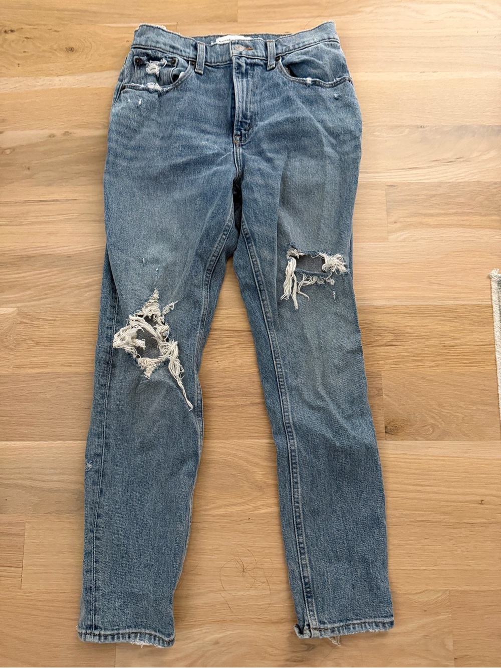 Abercrombie & Fitch High-Rise Mom Jeans - Light Blue Wash